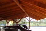 interno vista struttura travi tettoia in legno per 4 auto.jpg