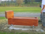 modello di seduta panchina in legno a servizio di camminamento o pista ciclabile.JPG